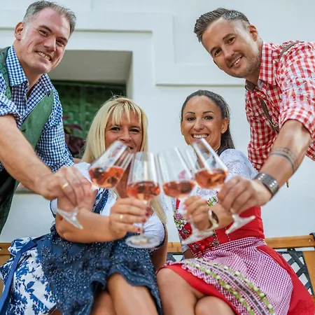 בית נופש Weinfass Fuer 4 In Grub an der March